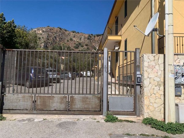 locale di sgombero in vendita a Santa Flavia in zona Sant'Elia