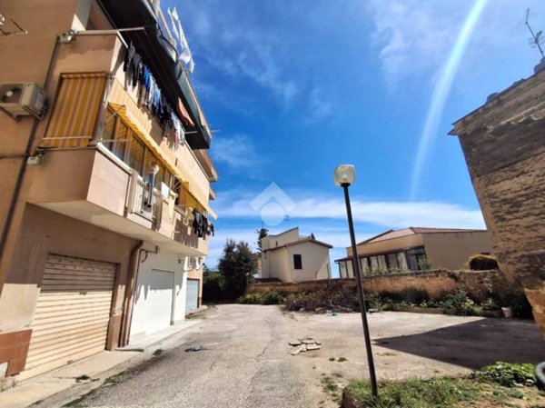 locale di sgombero in vendita a Santa Flavia in zona Porticello