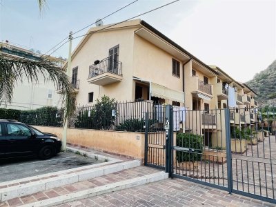 casa indipendente in vendita a Santa Flavia in zona Sant'Elia