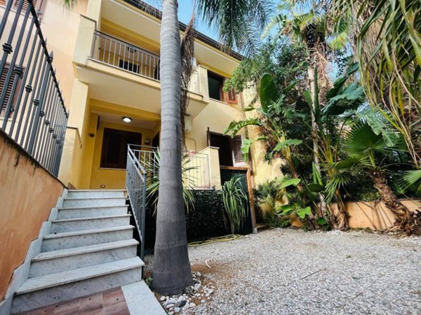 casa indipendente in vendita a Santa Flavia in zona Sant'Elia