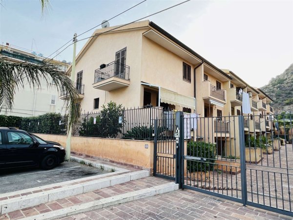 casa indipendente in vendita a Santa Flavia in zona Sant'Elia