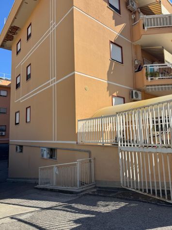 locale commerciale in vendita a Santa Flavia