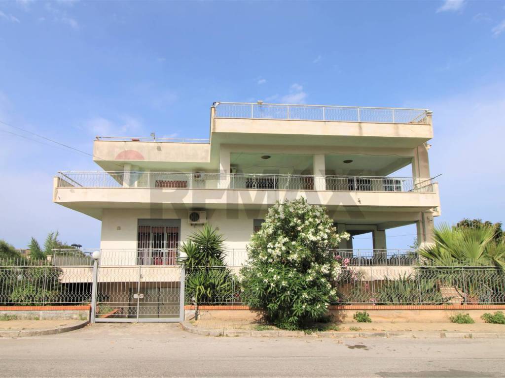 casa indipendente in vendita a Santa Flavia in zona Porticello