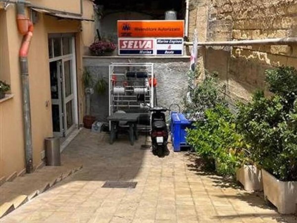 negozio in vendita a Santa Flavia in zona Porticello