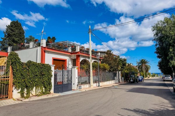 casa indipendente in vendita a Santa Flavia in zona Porticello