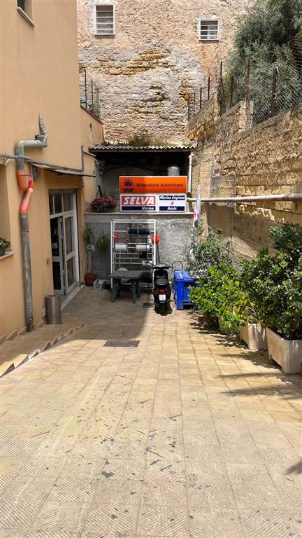 negozio in vendita a Santa Flavia in zona Porticello