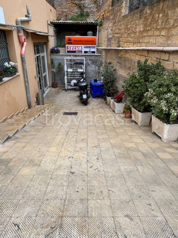 negozio in vendita a Santa Flavia in zona Porticello