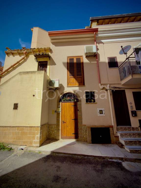 casa indipendente in vendita a Santa Flavia in zona Sant'Elia