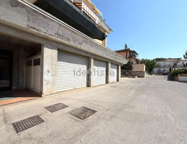 locale di sgombero in vendita a Santa Flavia in zona Porticello