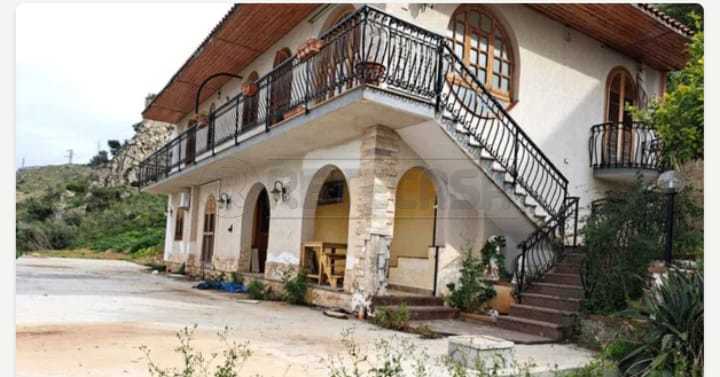 casa indipendente in vendita a Sciara