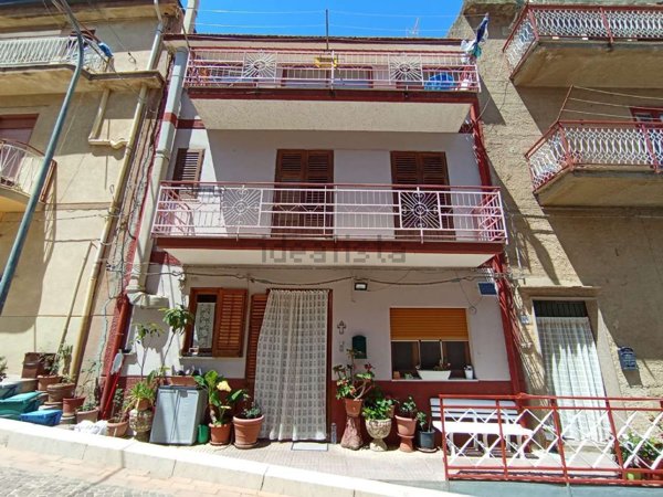 appartamento in vendita a Sciara