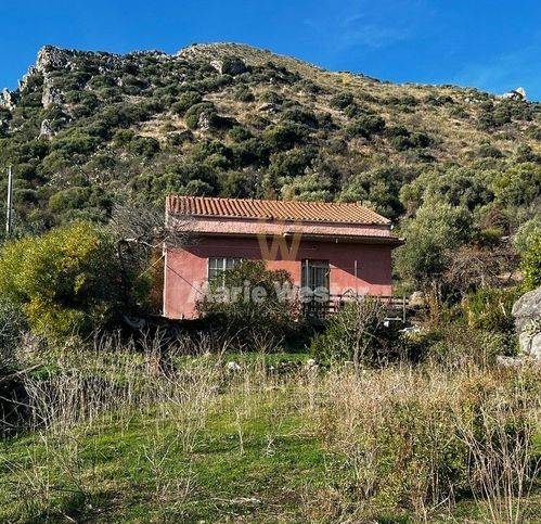 casa indipendente in vendita a Sciara