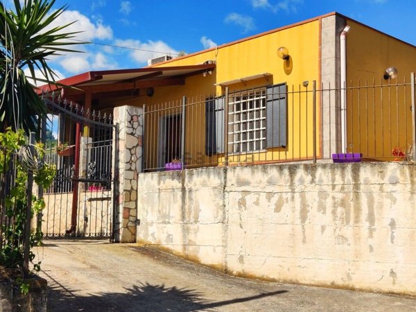casa indipendente in vendita a Termini Imerese