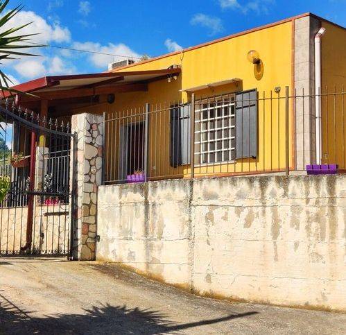 casa indipendente in vendita a Termini Imerese