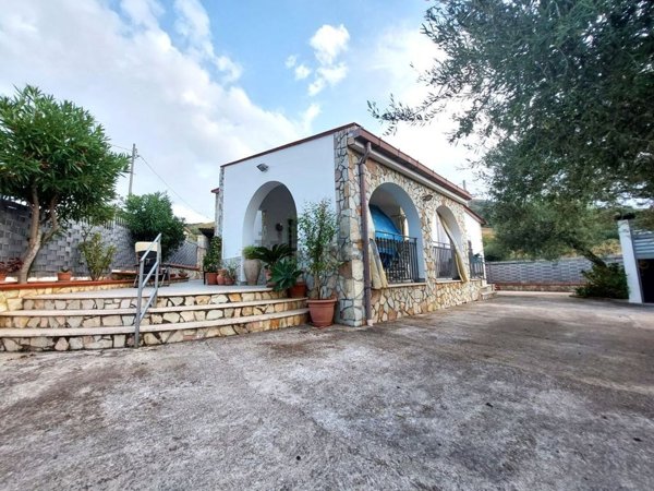 casa indipendente in vendita a Termini Imerese