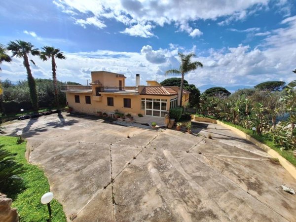 casa indipendente in vendita a Terrasini