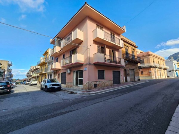 negozio in vendita a Terrasini