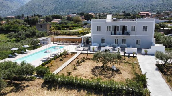 casa indipendente in vendita a Terrasini in zona Cala Rossa