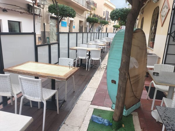 locale commerciale in vendita a Terrasini