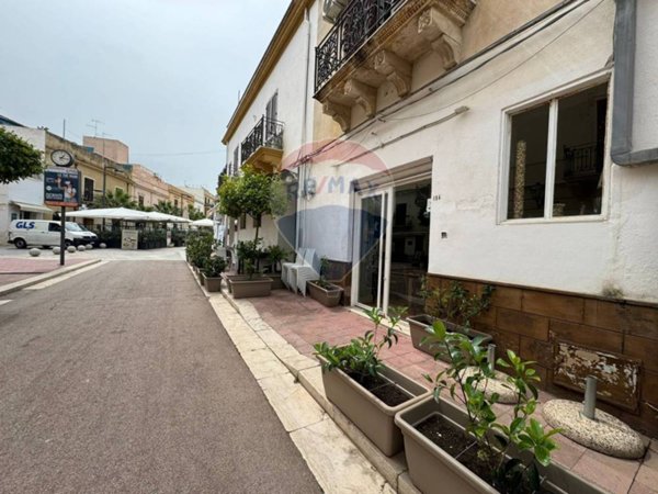 locale commerciale in vendita a Terrasini