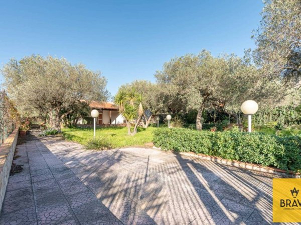 casa indipendente in vendita a Terrasini in zona Cala Rossa