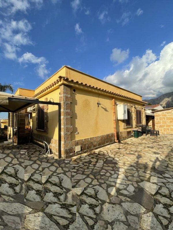casa indipendente in vendita a Terrasini