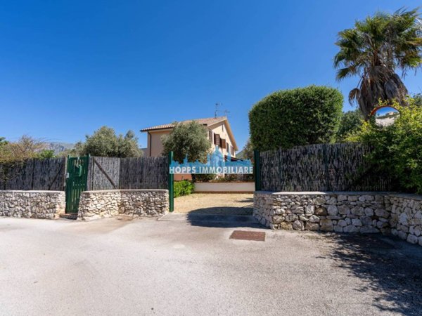 casa indipendente in vendita a Terrasini in zona Cala Rossa