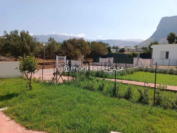 appartamento in vendita a Terrasini in zona Cala Rossa