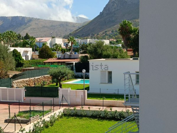 appartamento in vendita a Terrasini in zona Cala Rossa