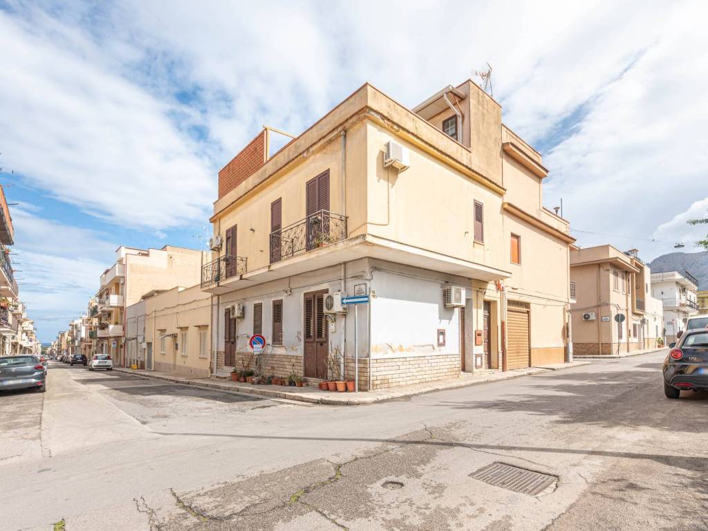casa indipendente in vendita a Terrasini