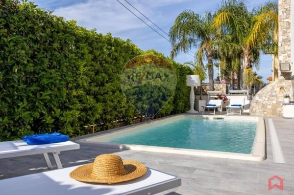 casa indipendente in vendita a Terrasini in zona Cala Rossa