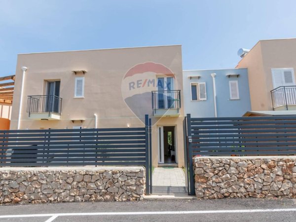 casa indipendente in vendita a Terrasini in zona Cala Rossa