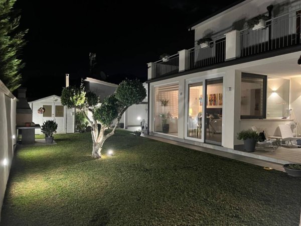 casa indipendente in vendita a Terrasini in zona Cala Rossa