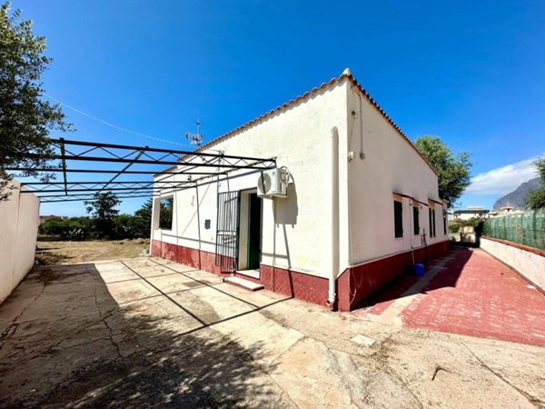 casa indipendente in vendita a Terrasini in zona Cala Rossa