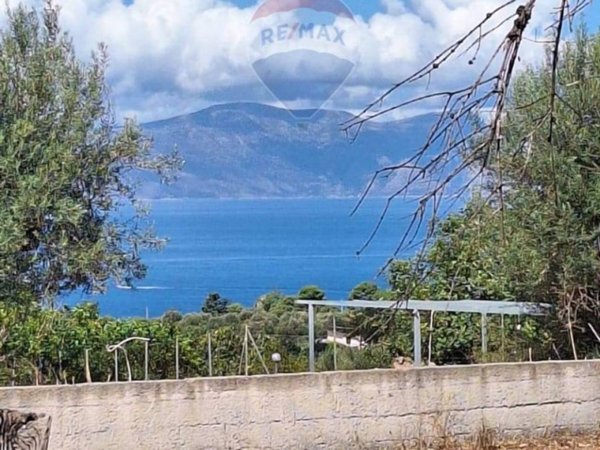 locale di sgombero in vendita a Terrasini in zona Paterna