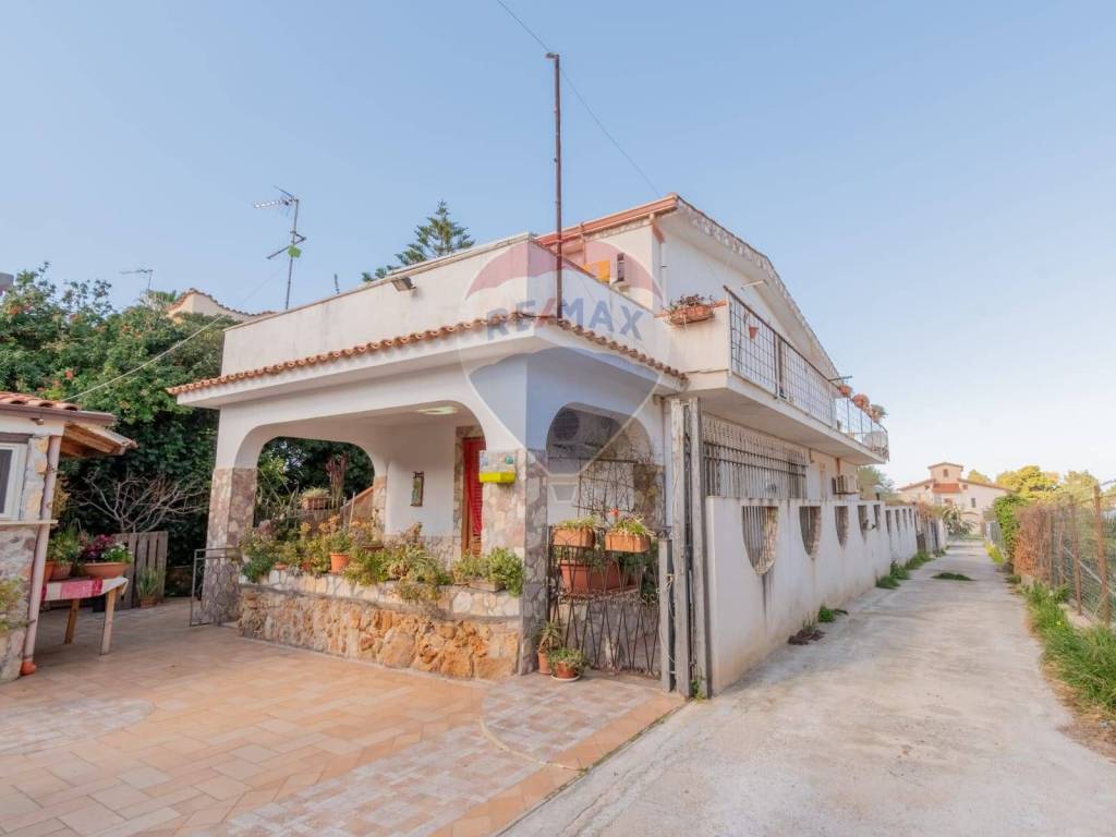 casa indipendente in vendita a Terrasini