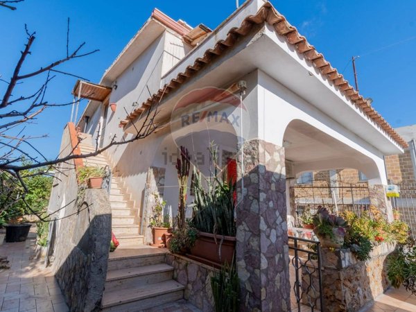 casa indipendente in vendita a Terrasini