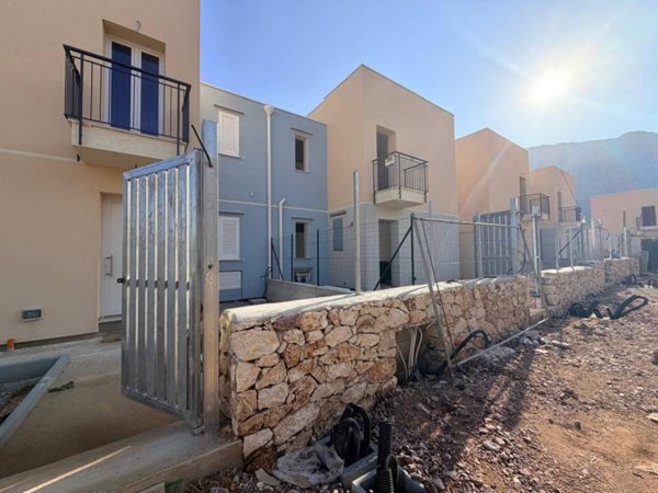 casa indipendente in vendita a Terrasini