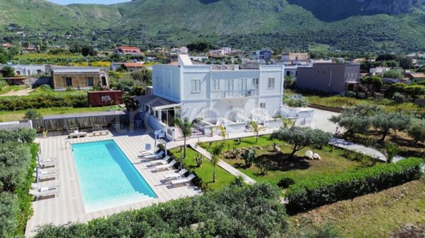 casa indipendente in vendita a Terrasini in zona Cala Rossa