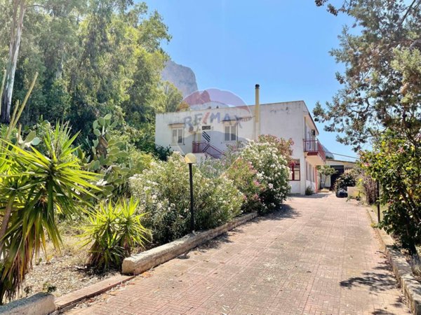 casa indipendente in vendita a Terrasini in zona Città del Mare/Perla del Golfo