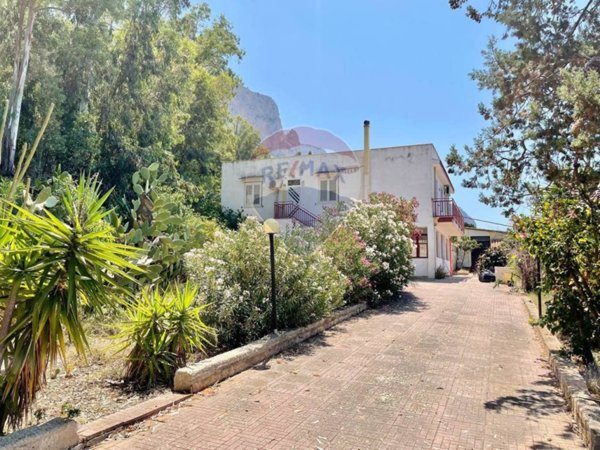 casa indipendente in vendita a Terrasini in zona Città del Mare/Perla del Golfo