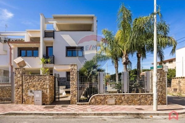 casa indipendente in vendita a Terrasini in zona Cala Rossa