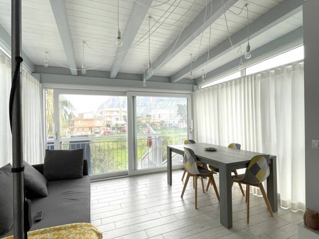 appartamento in vendita a Terrasini in zona Cala Rossa