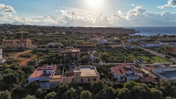 casa indipendente in vendita a Terrasini