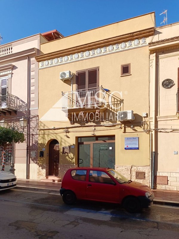 locale commerciale in vendita a Terrasini