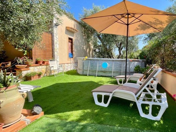 casa indipendente in vendita a Terrasini in zona Cala Rossa