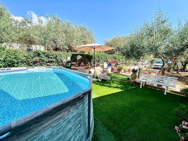 casa indipendente in vendita a Terrasini in zona Cala Rossa