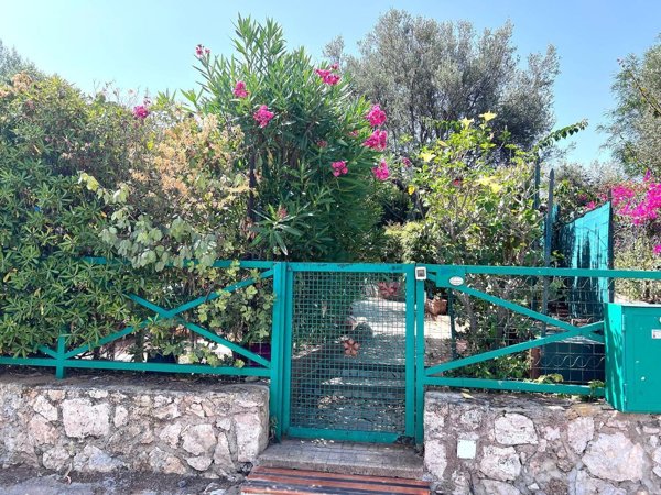 casa indipendente in vendita a Terrasini in zona Cala Rossa