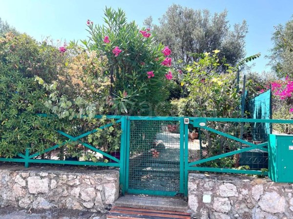 casa indipendente in vendita a Terrasini in zona Cala Rossa