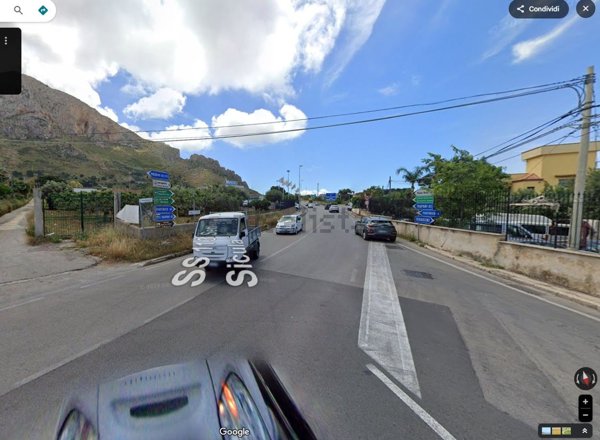 capannone in vendita a Terrasini